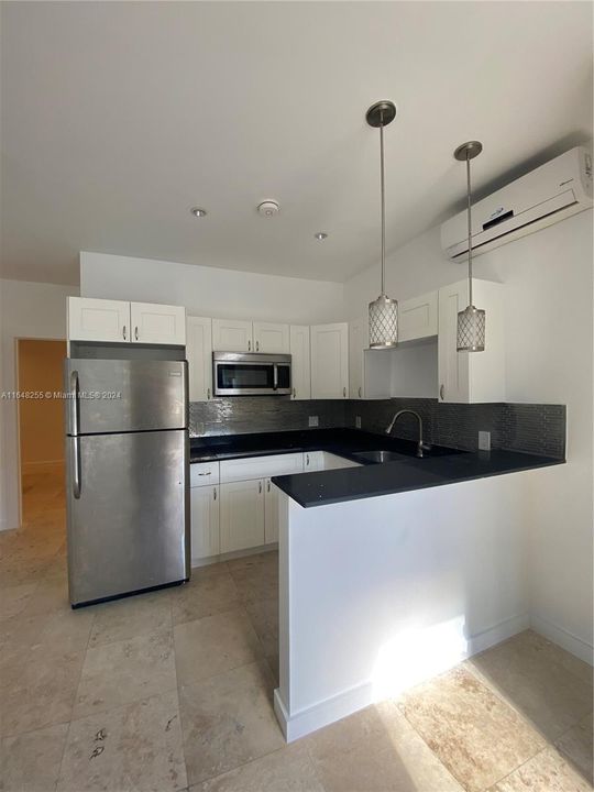 Recently Rented: $2,100 (2 beds, 1 baths, 700 Square Feet)