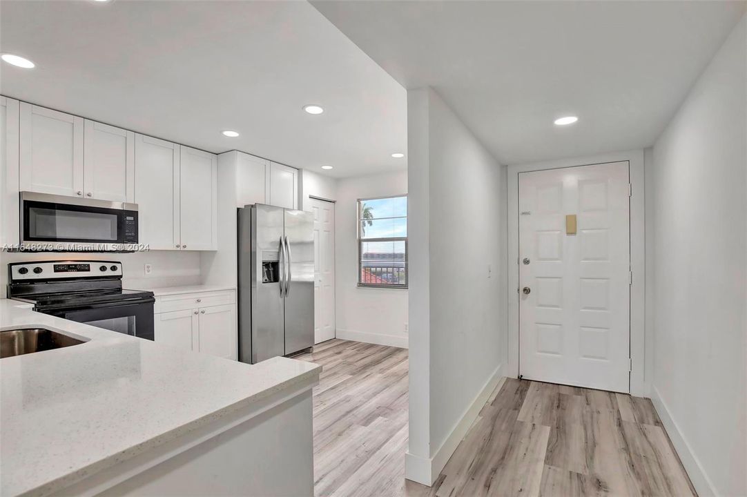 Active With Contract: $250,000 (2 beds, 2 baths, 1192 Square Feet)