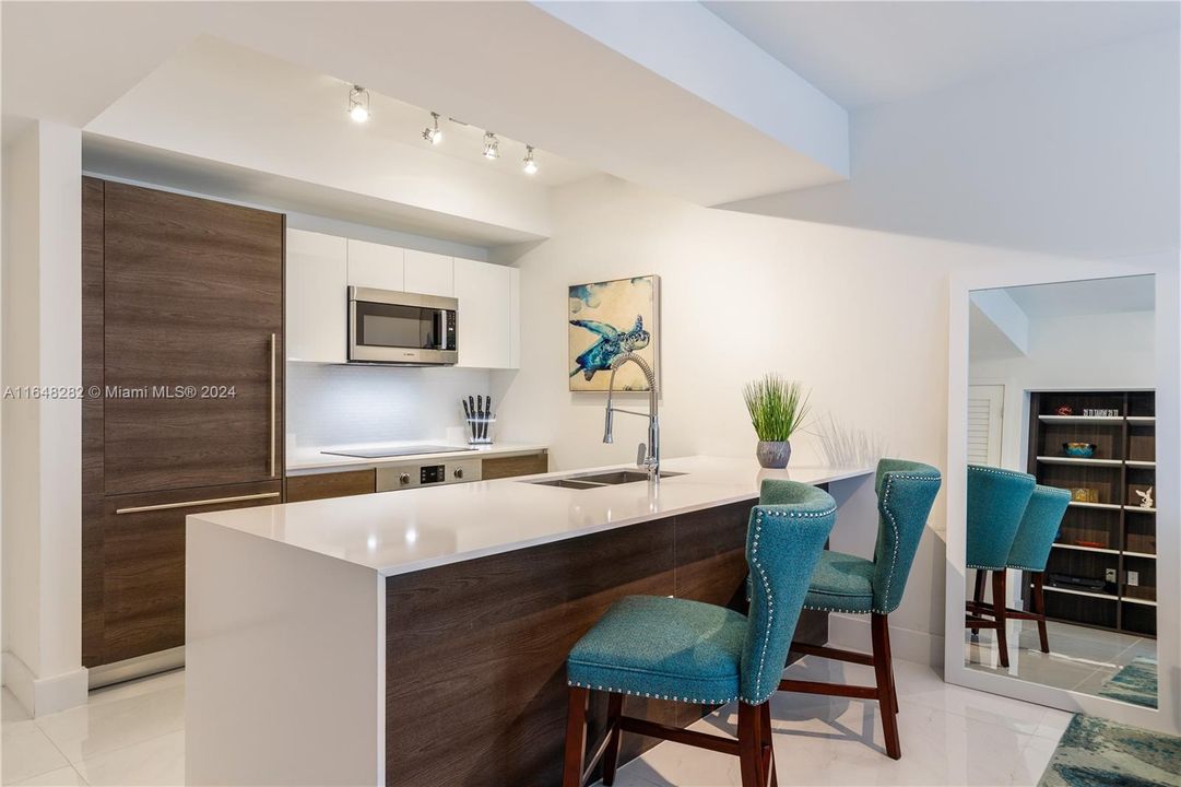 Active With Contract: $3,650 (1 beds, 1 baths, 703 Square Feet)