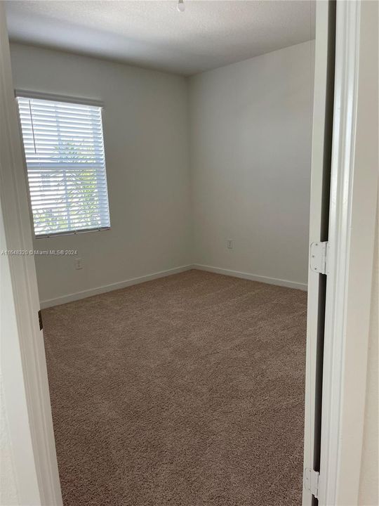 Active With Contract: $3,000 (3 beds, 2 baths, 1628 Square Feet)