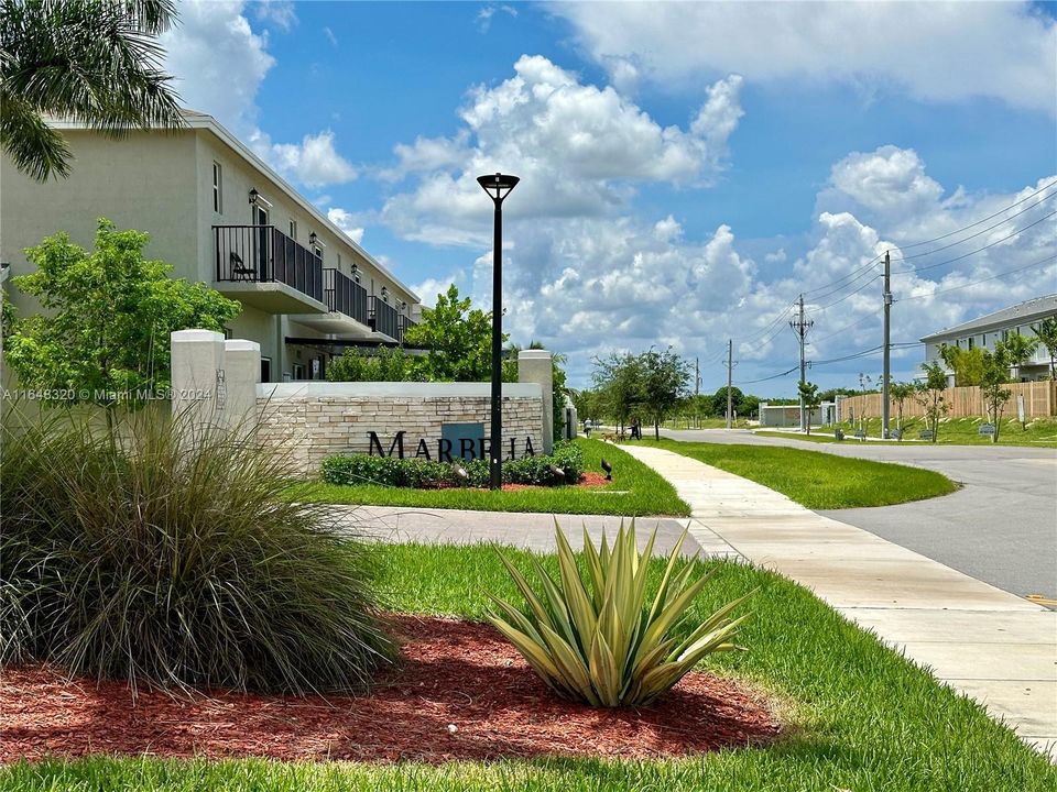 Active With Contract: $3,000 (3 beds, 2 baths, 1628 Square Feet)