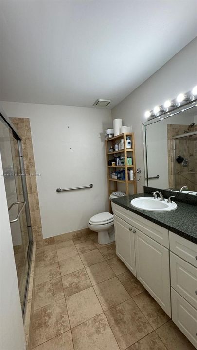 Active With Contract: $2,550 (2 beds, 2 baths, 1048 Square Feet)