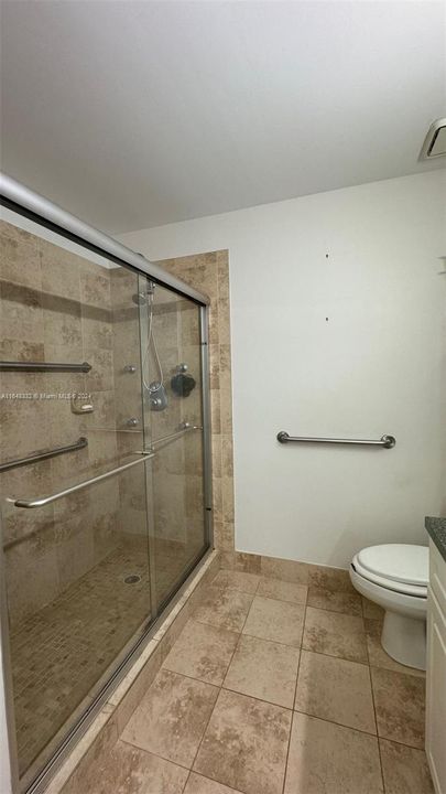 Active With Contract: $2,550 (2 beds, 2 baths, 1048 Square Feet)