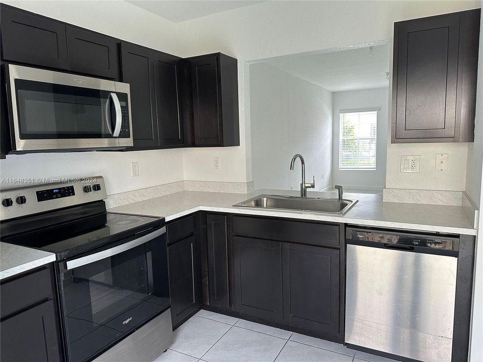 Active With Contract: $2,350 (2 beds, 2 baths, 1208 Square Feet)