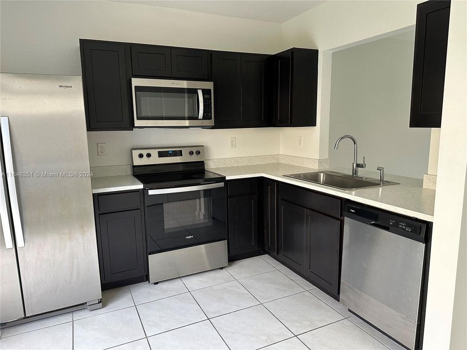 Active With Contract: $2,350 (2 beds, 2 baths, 1208 Square Feet)