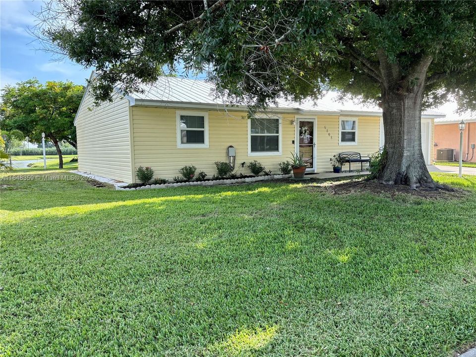 For Sale: $264,900 (3 beds, 2 baths, 1044 Square Feet)