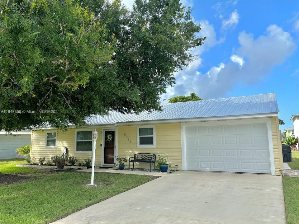 For Sale: $264,900 (3 beds, 2 baths, 1044 Square Feet)