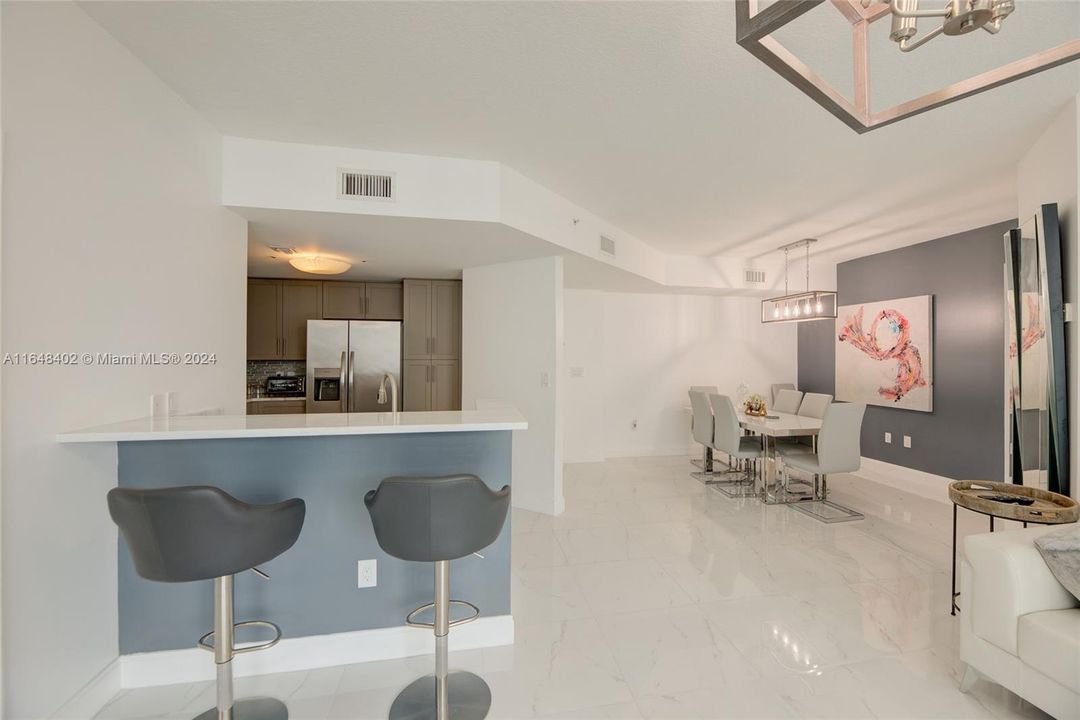 Active With Contract: $3,600 (2 beds, 2 baths, 1251 Square Feet)