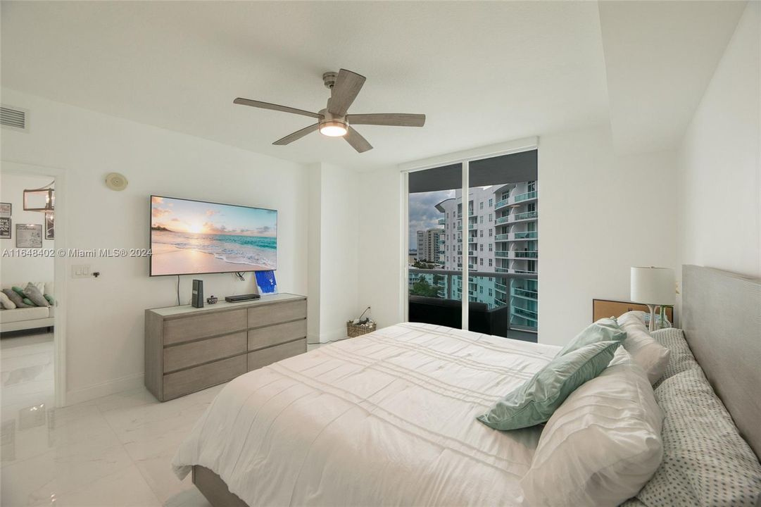 Active With Contract: $3,600 (2 beds, 2 baths, 1251 Square Feet)