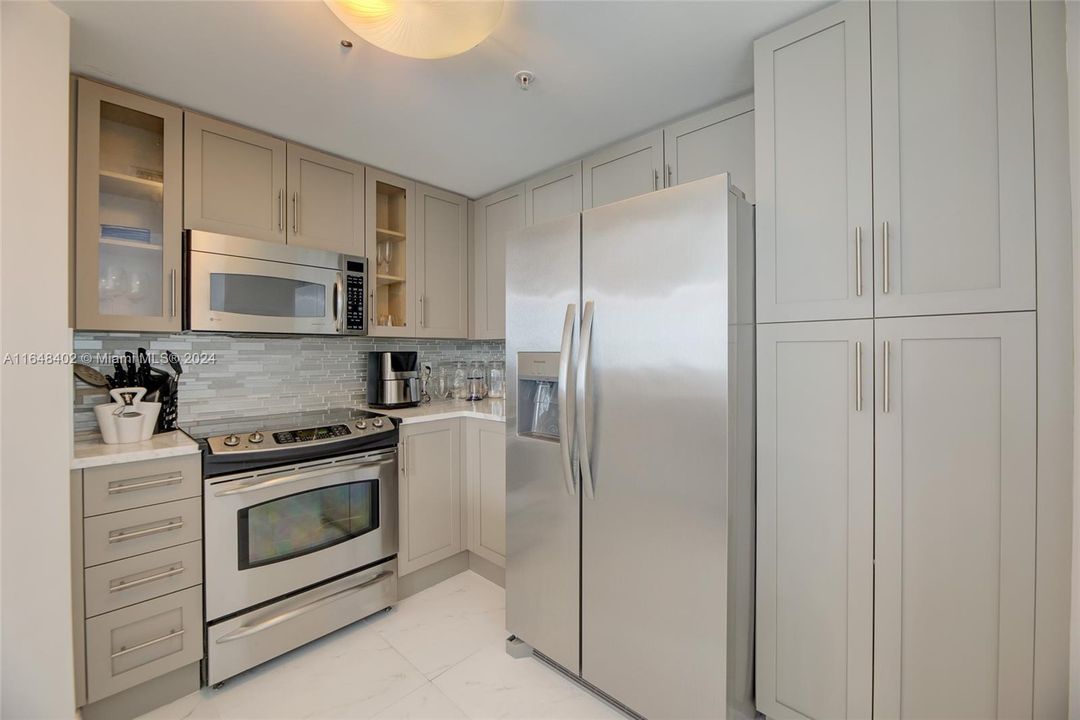 Active With Contract: $3,600 (2 beds, 2 baths, 1251 Square Feet)