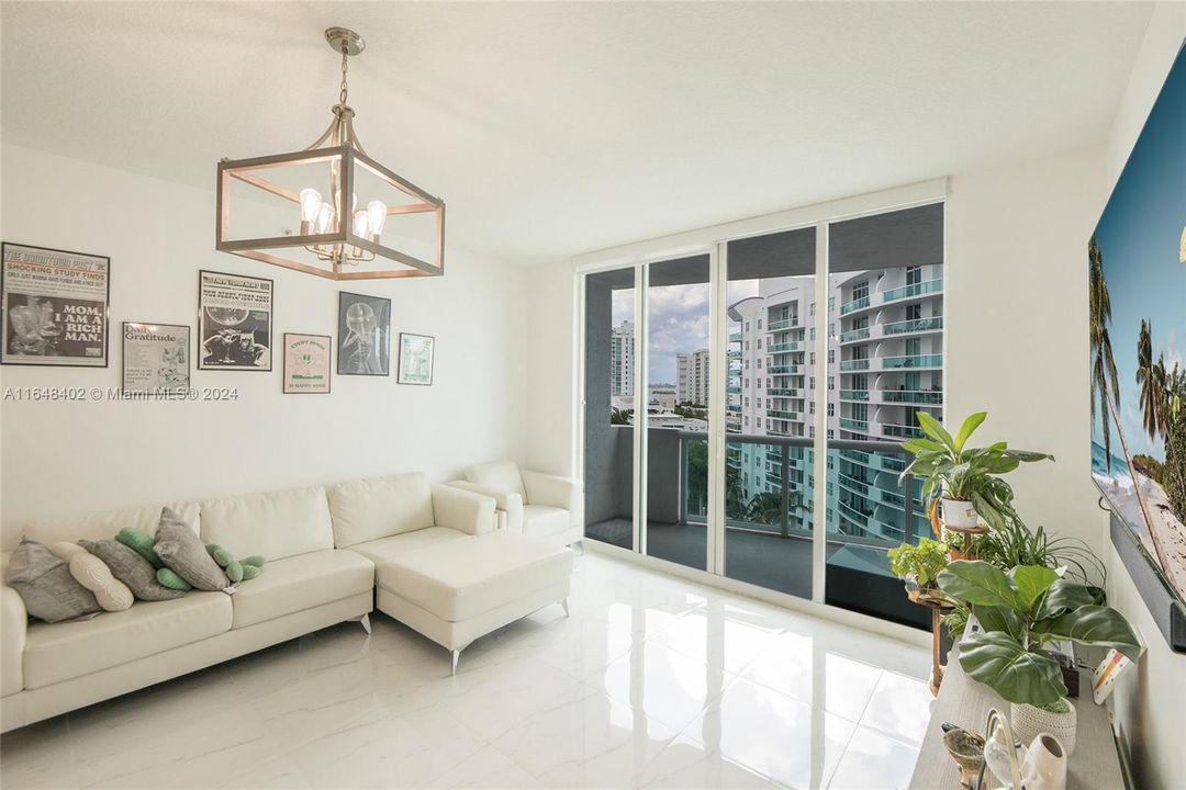 Active With Contract: $3,600 (2 beds, 2 baths, 1251 Square Feet)