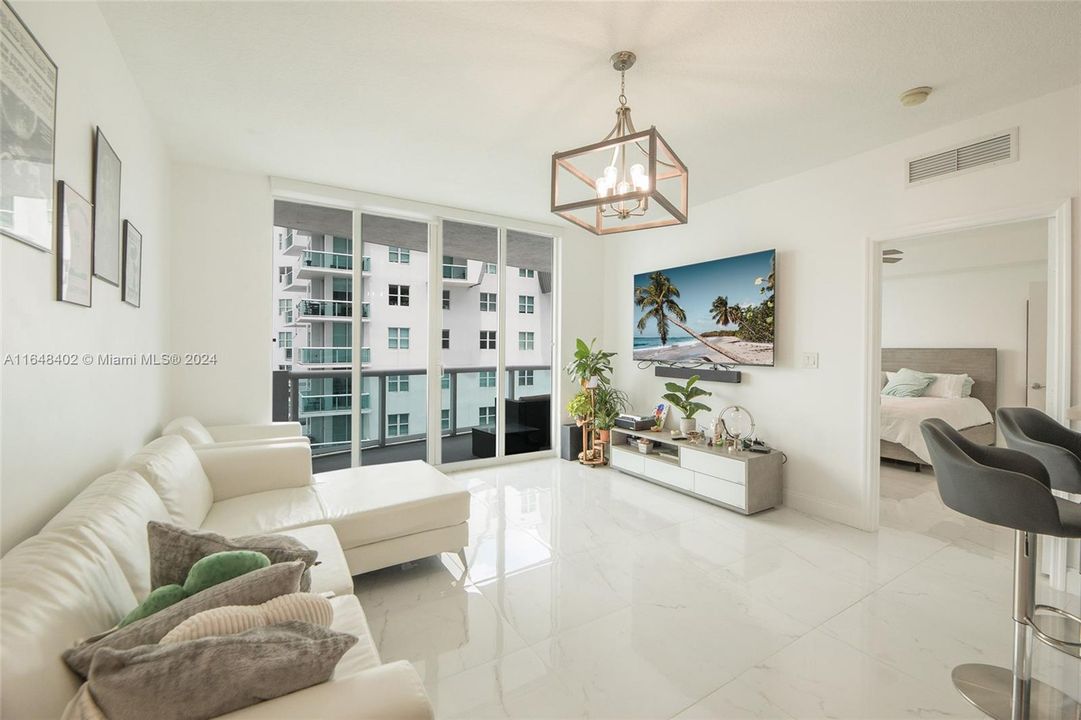 Active With Contract: $3,600 (2 beds, 2 baths, 1251 Square Feet)