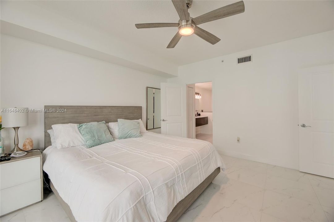 Active With Contract: $3,600 (2 beds, 2 baths, 1251 Square Feet)