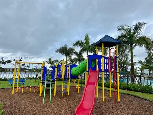 For Sale: $564,900 (3 beds, 2 baths, 1378 Square Feet)