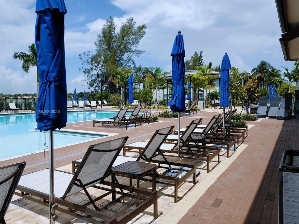 For Sale: $564,900 (3 beds, 2 baths, 1378 Square Feet)