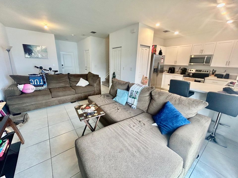 For Sale: $564,900 (3 beds, 2 baths, 1378 Square Feet)