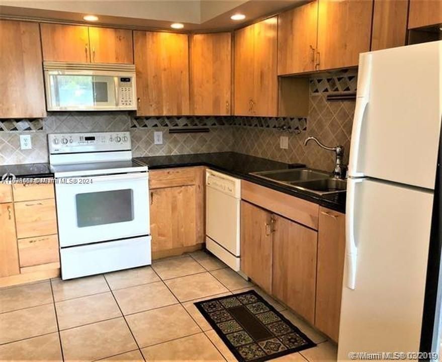 For Sale: $330,000 (2 beds, 2 baths, 1256 Square Feet)