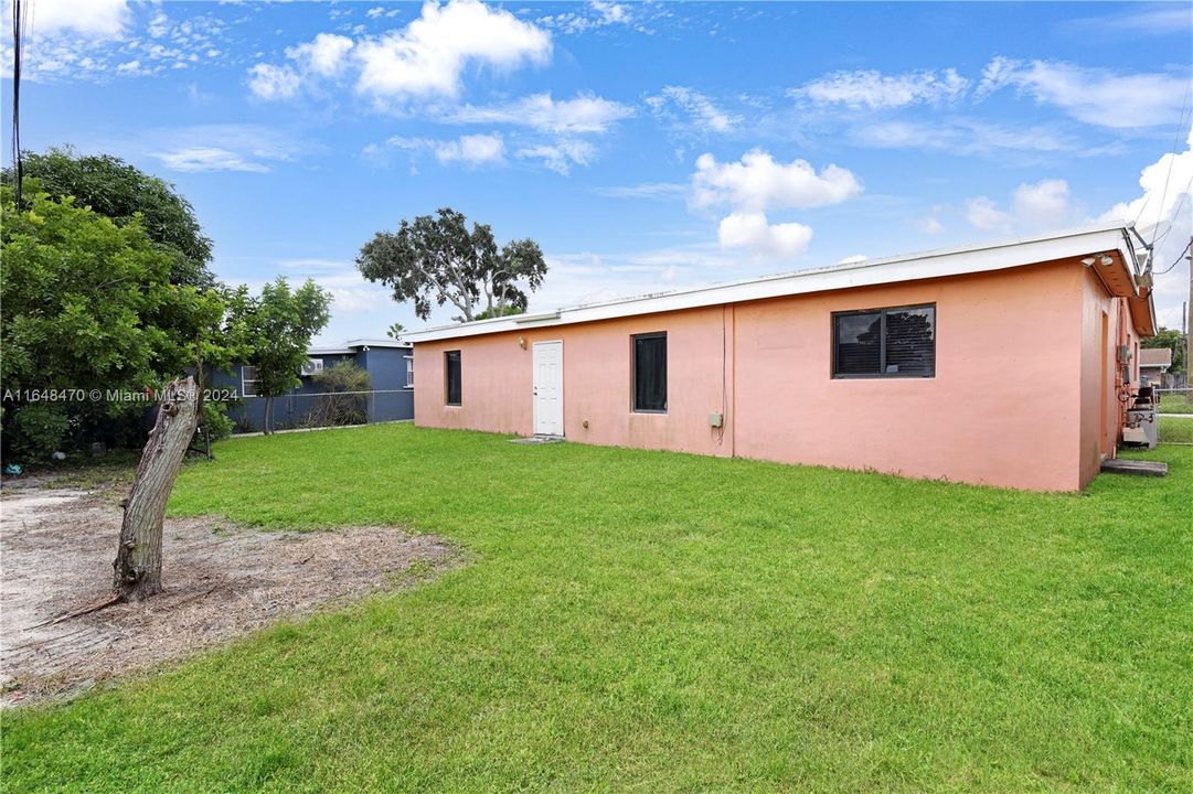 For Sale: $540,000 (3 beds, 2 baths, 1704 Square Feet)