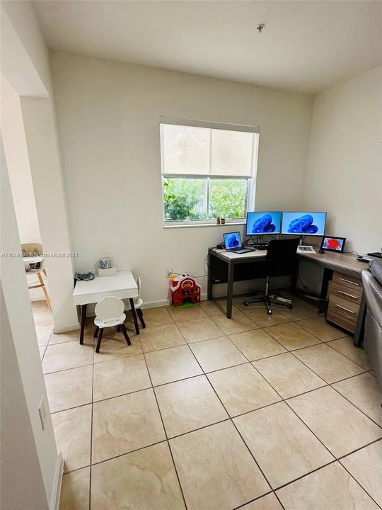 Active With Contract: $420,000 (3 beds, 2 baths, 1333 Square Feet)