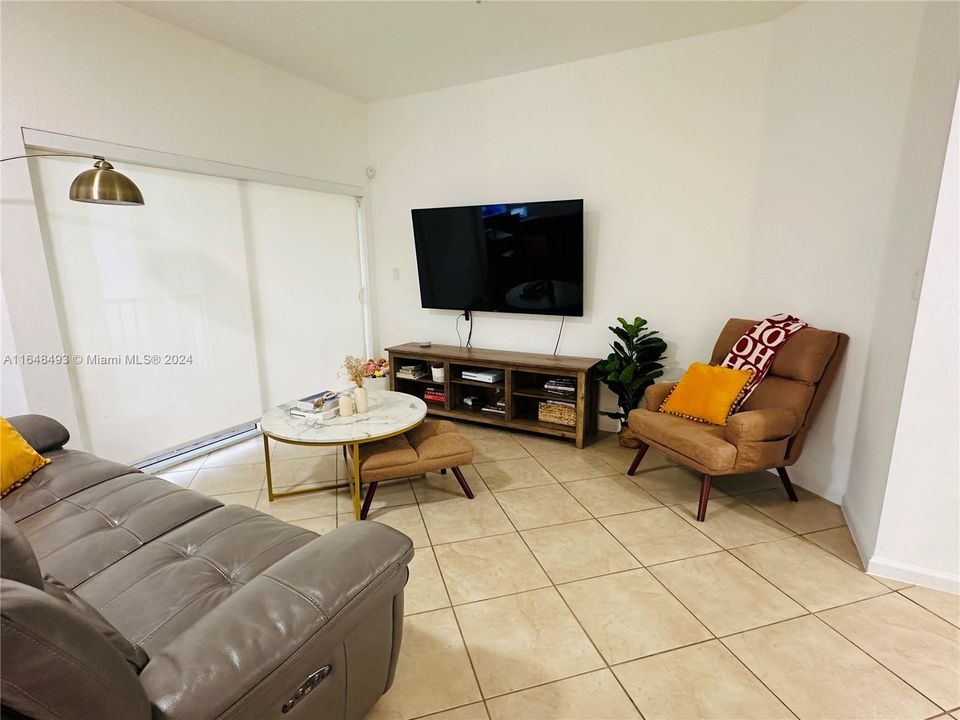 Active With Contract: $420,000 (3 beds, 2 baths, 1333 Square Feet)