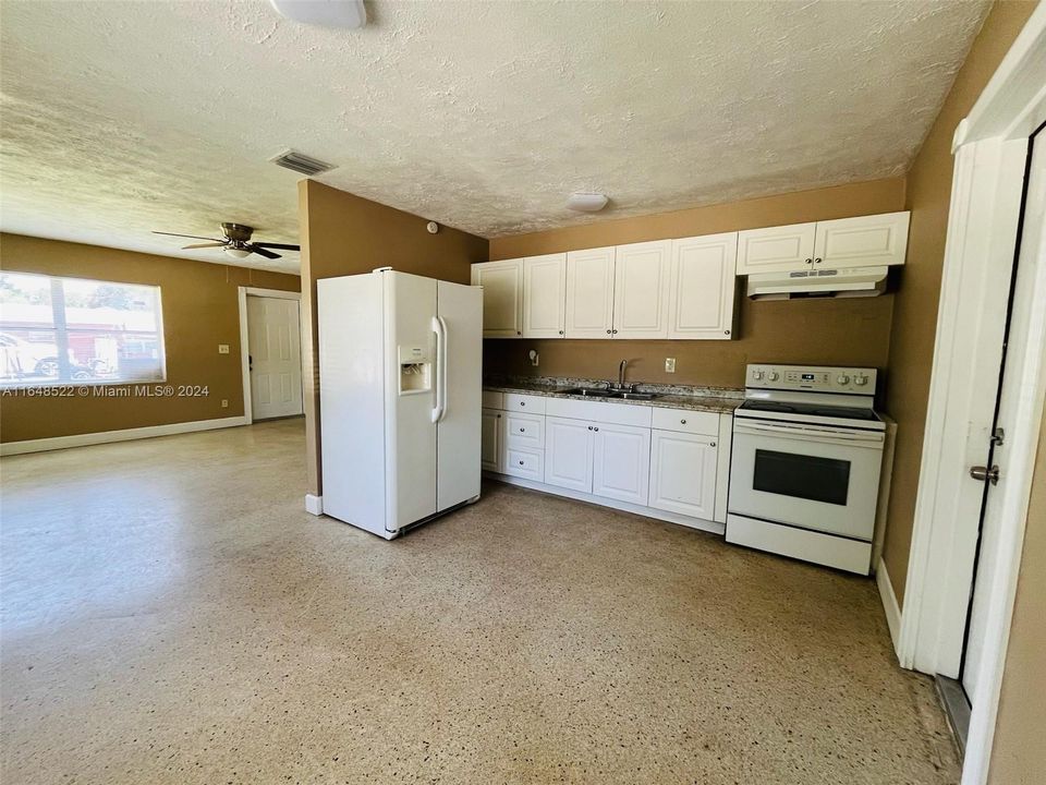 For Rent: $2,350 (4 beds, 1 baths, 1242 Square Feet)