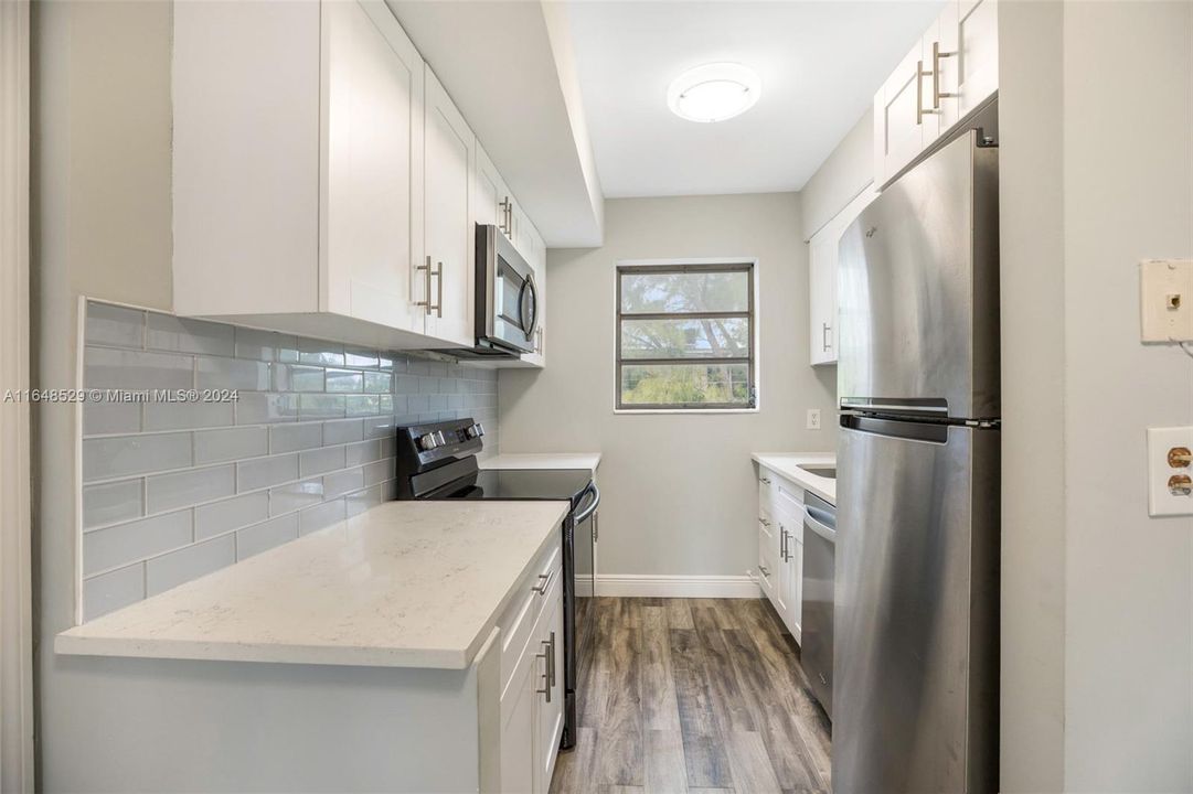 Active With Contract: $1,575 (0 beds, 1 baths, 399 Square Feet)