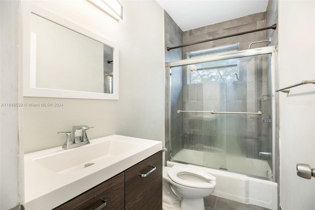 Active With Contract: $1,575 (0 beds, 1 baths, 399 Square Feet)