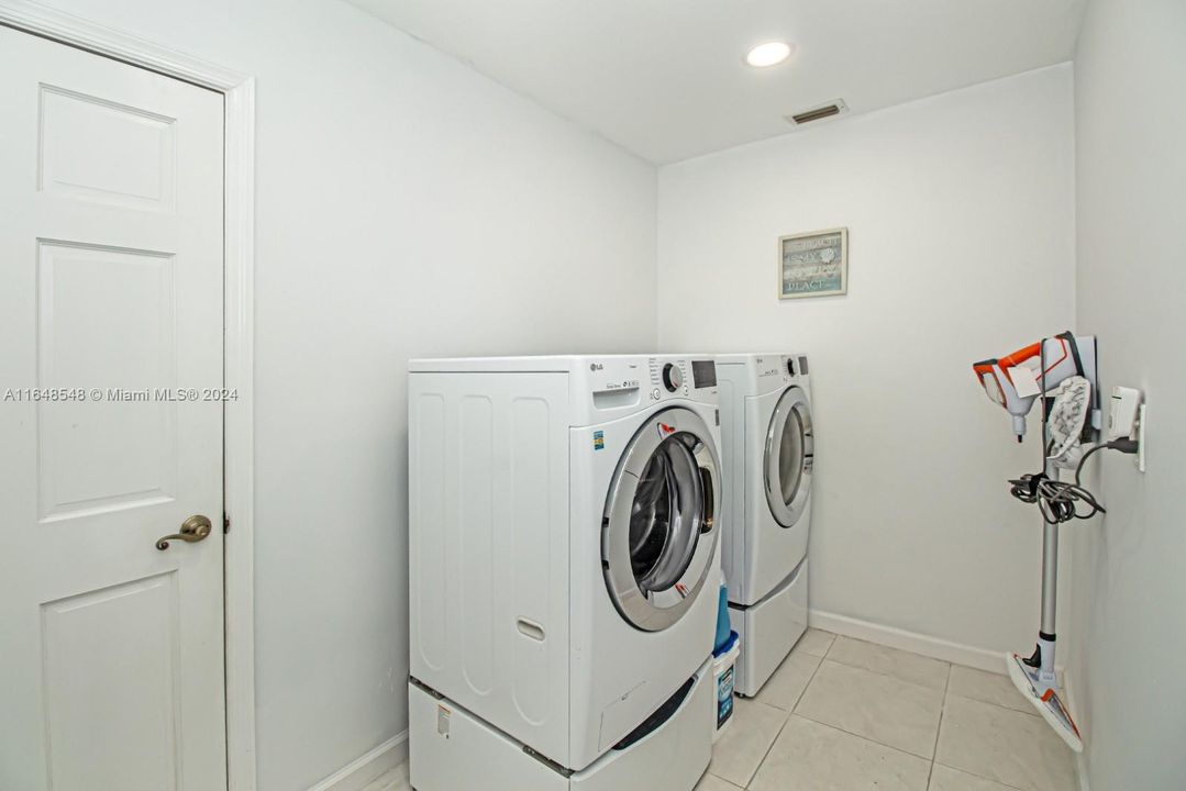 For Sale: $870,000 (3 beds, 2 baths, 2003 Square Feet)