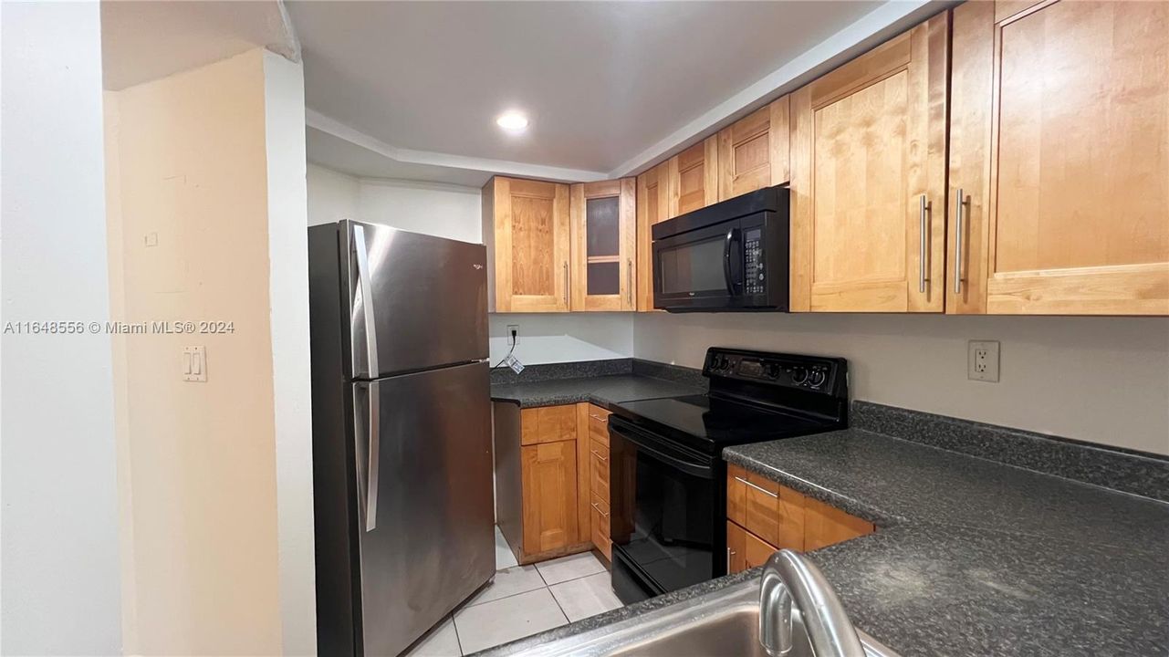 For Rent: $1,999 (2 beds, 1 baths, 828 Square Feet)