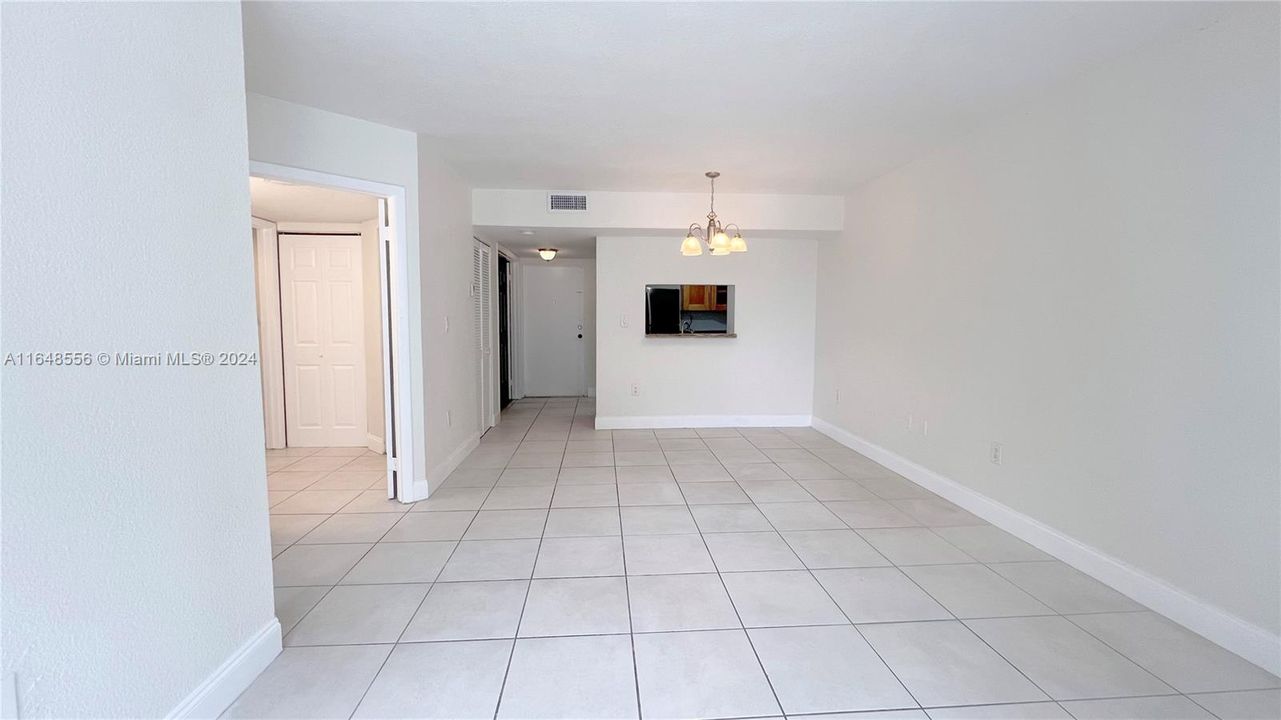 For Rent: $1,999 (2 beds, 1 baths, 828 Square Feet)