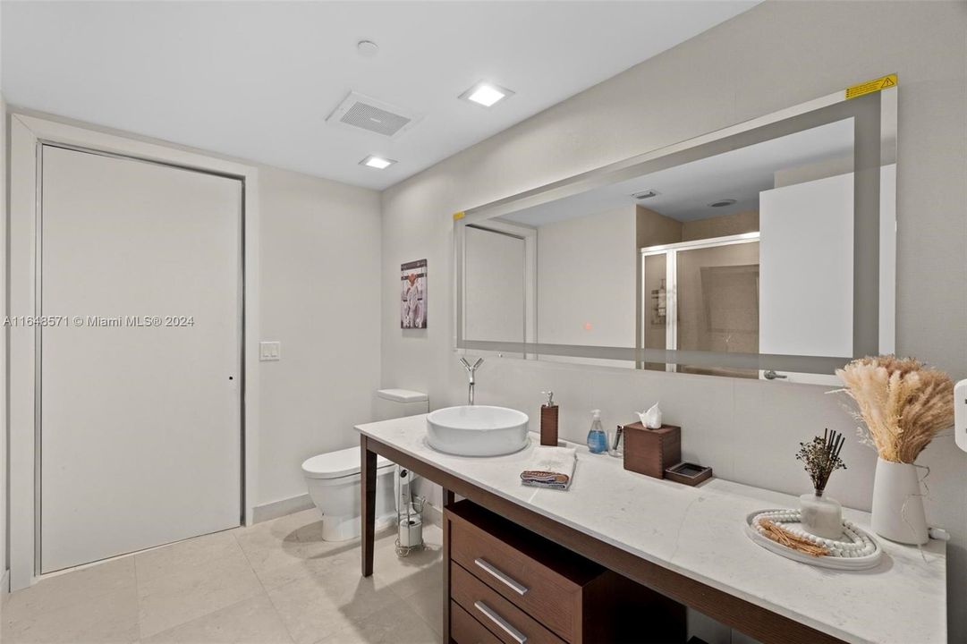 Active With Contract: $5,800 (2 beds, 2 baths, 1518 Square Feet)