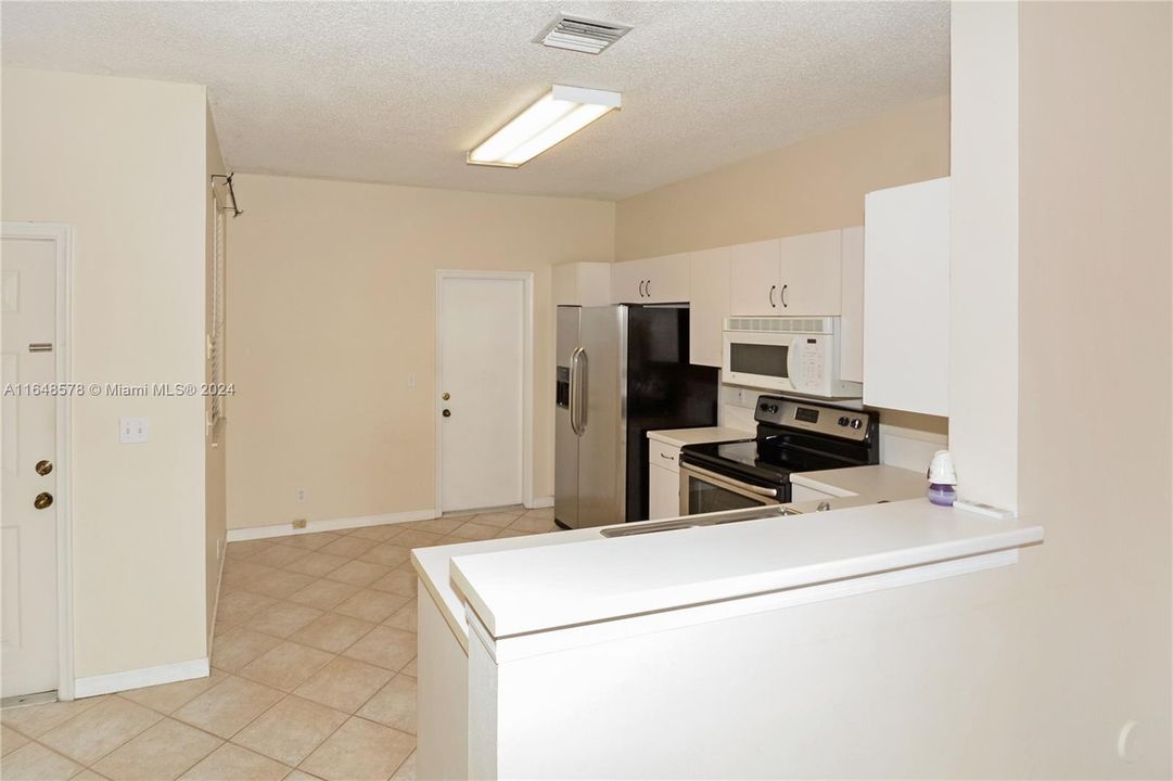 For Rent: $2,850 (2 beds, 2 baths, 1131 Square Feet)