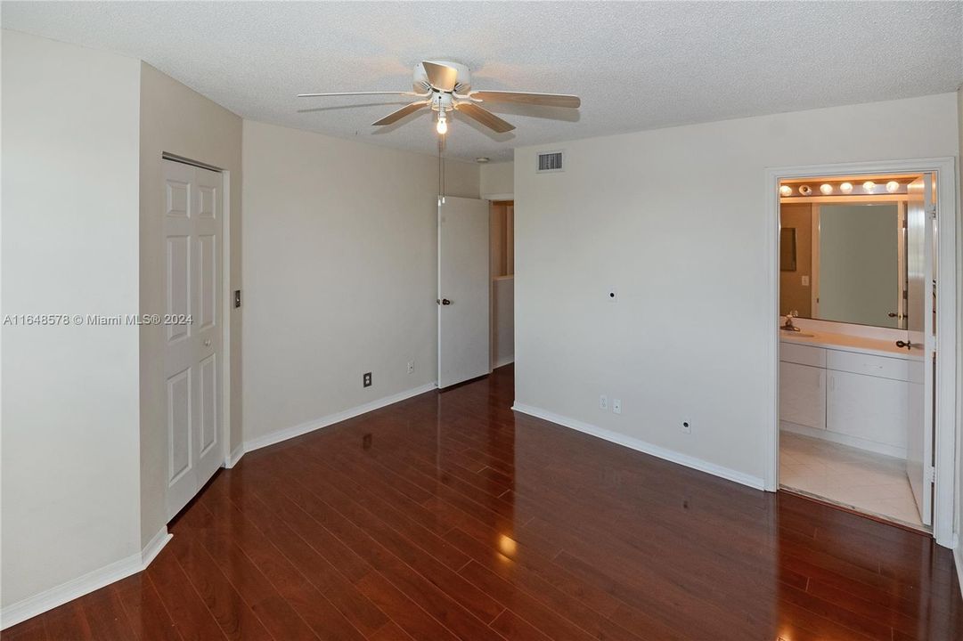 For Rent: $2,850 (2 beds, 2 baths, 1131 Square Feet)