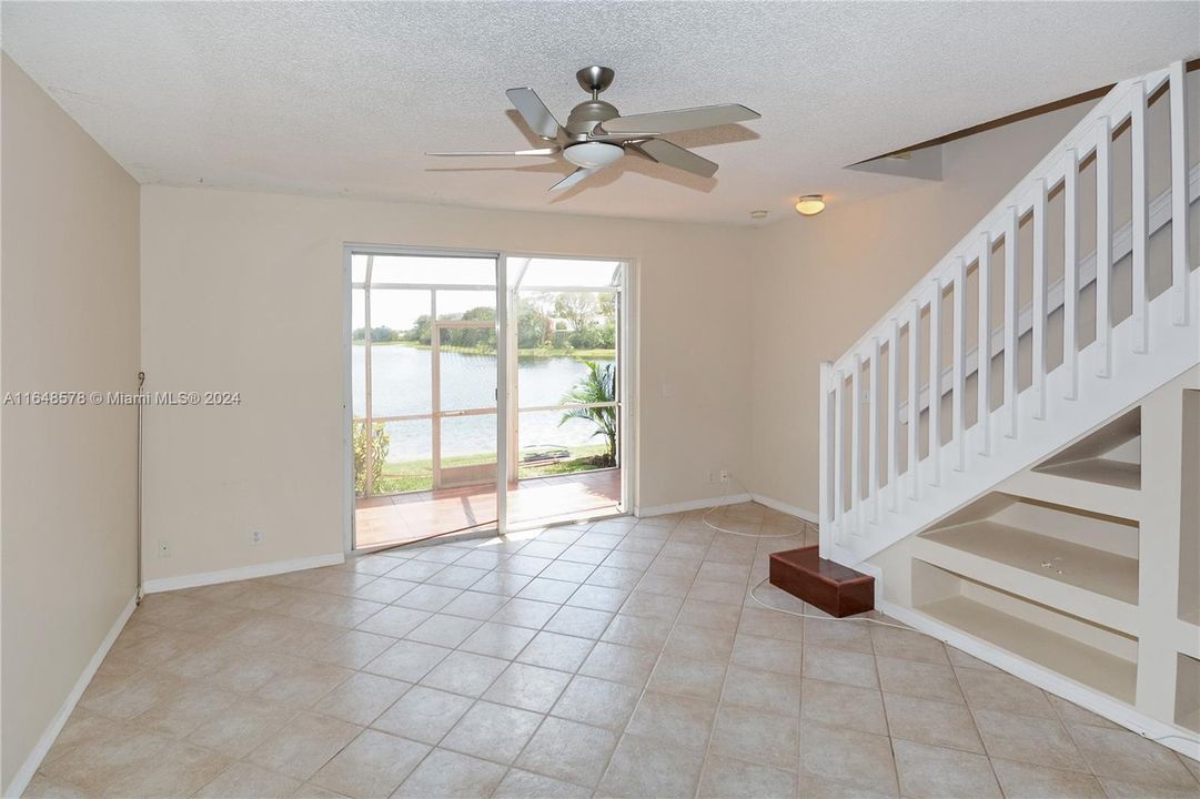 For Rent: $2,850 (2 beds, 2 baths, 1131 Square Feet)