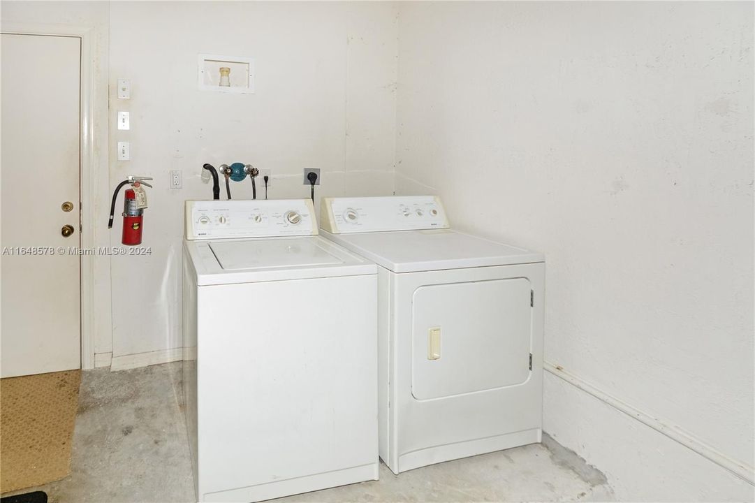 For Rent: $2,850 (2 beds, 2 baths, 1131 Square Feet)