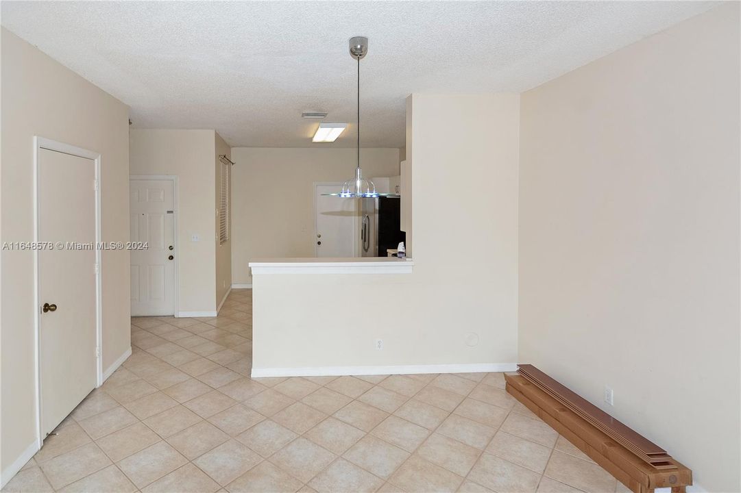 For Rent: $2,850 (2 beds, 2 baths, 1131 Square Feet)