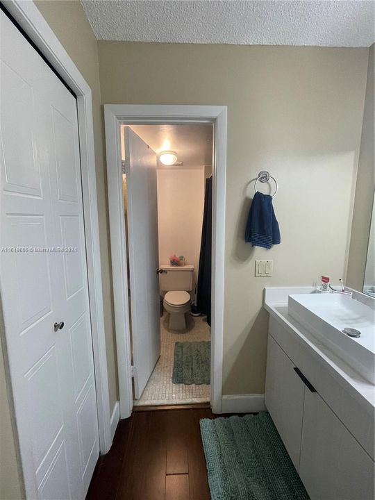 For Rent: $2,300 (2 beds, 2 baths, 1220 Square Feet)