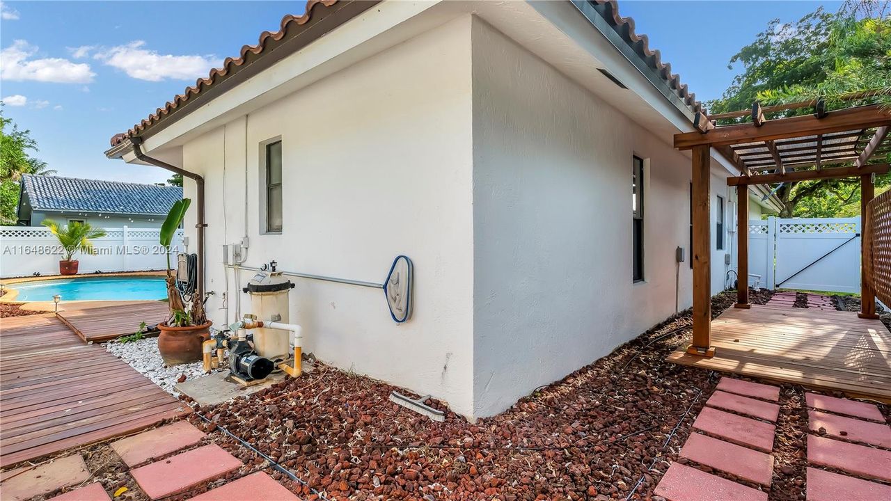 Active With Contract: $650,000 (4 beds, 2 baths, 2083 Square Feet)