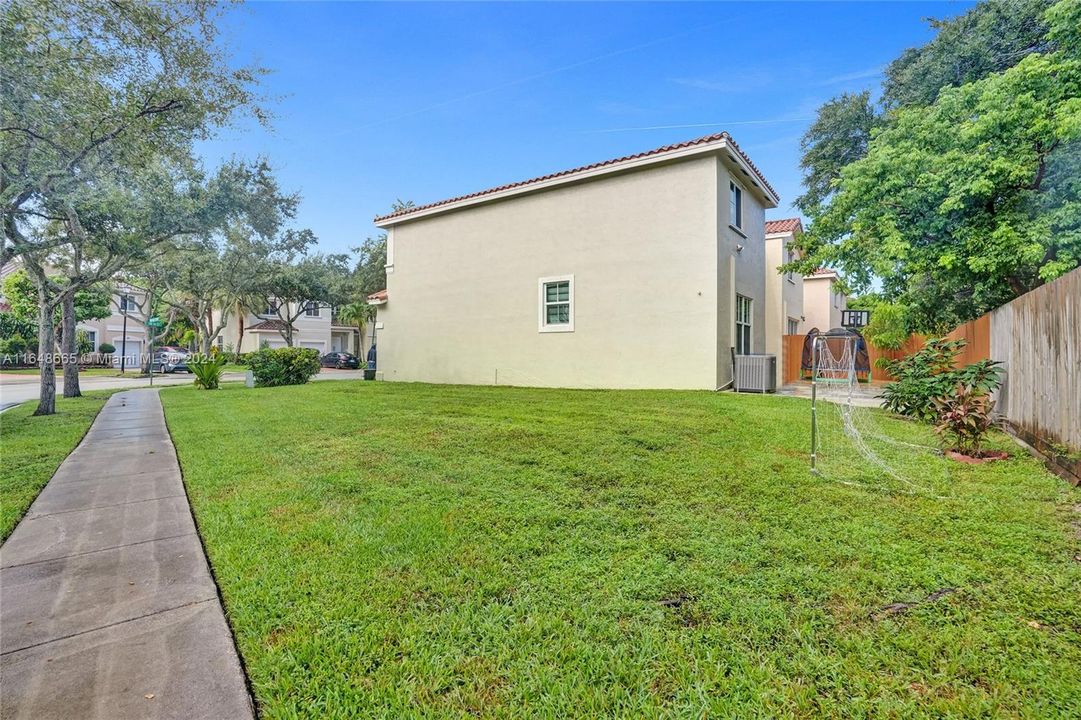 Active With Contract: $630,000 (4 beds, 2 baths, 2032 Square Feet)