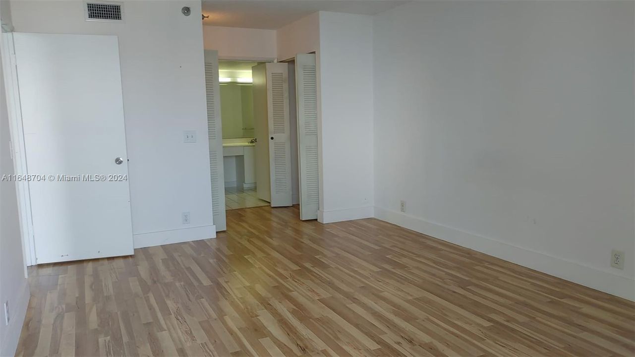 For Sale: $405,000 (2 beds, 2 baths, 1104 Square Feet)