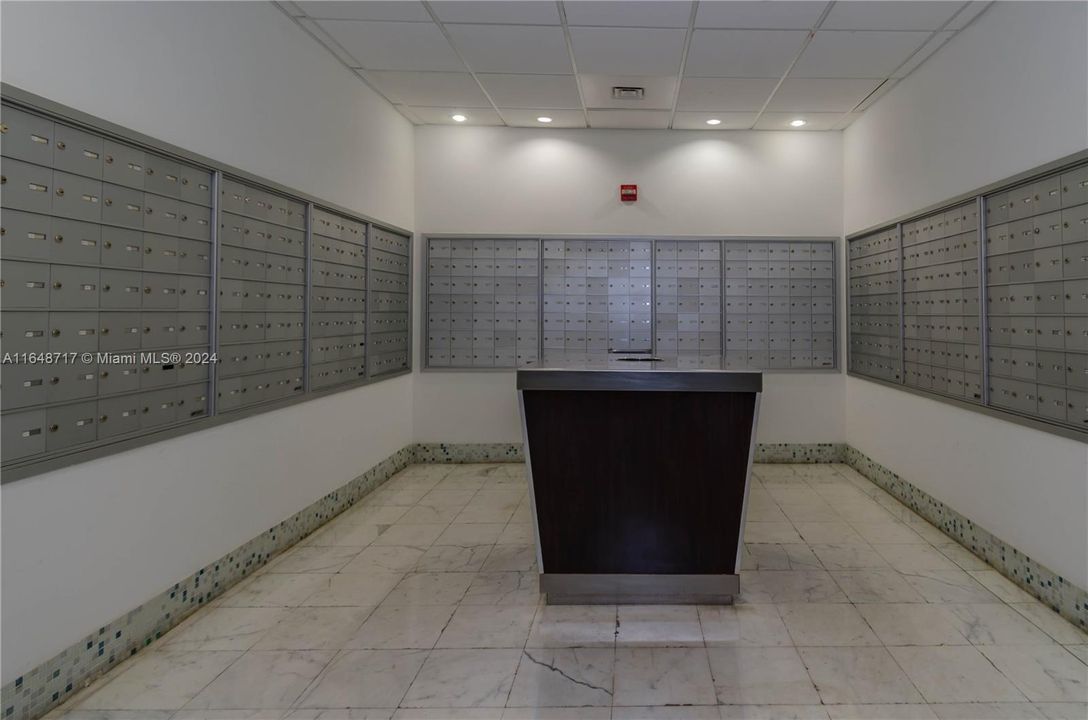 Recently Rented: $2,250 (0 beds, 1 baths, 663 Square Feet)