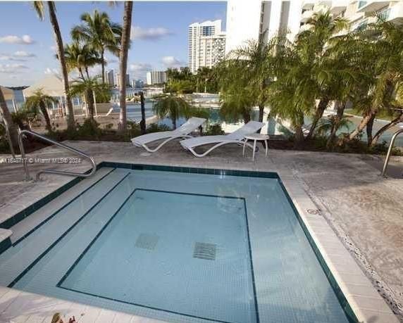 Recently Rented: $2,250 (0 beds, 1 baths, 663 Square Feet)