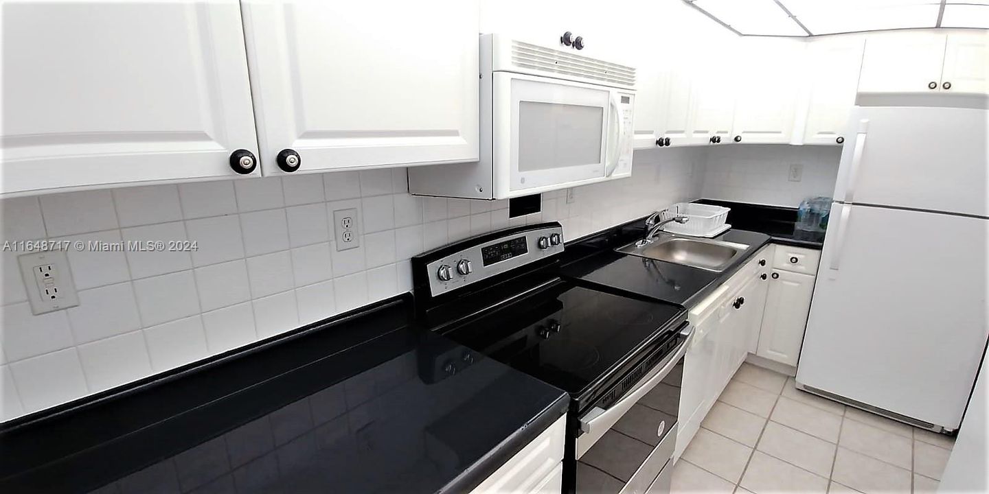 Recently Rented: $2,250 (0 beds, 1 baths, 663 Square Feet)