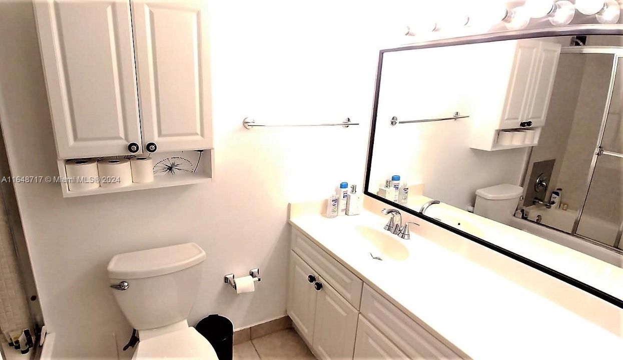 Recently Rented: $2,250 (0 beds, 1 baths, 663 Square Feet)