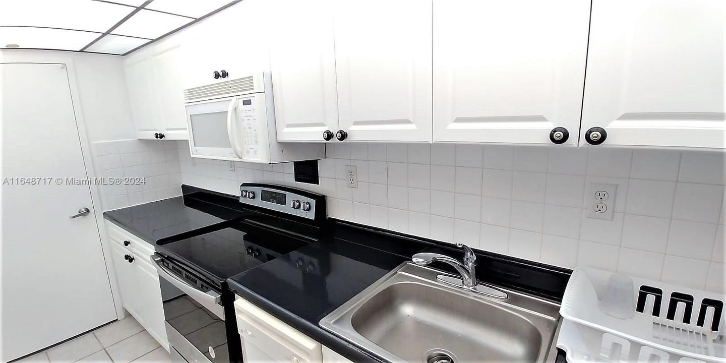 Recently Rented: $2,250 (0 beds, 1 baths, 663 Square Feet)