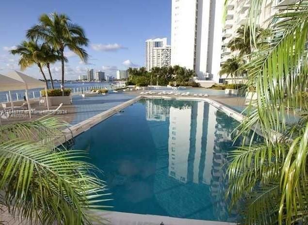 Recently Rented: $2,250 (0 beds, 1 baths, 663 Square Feet)