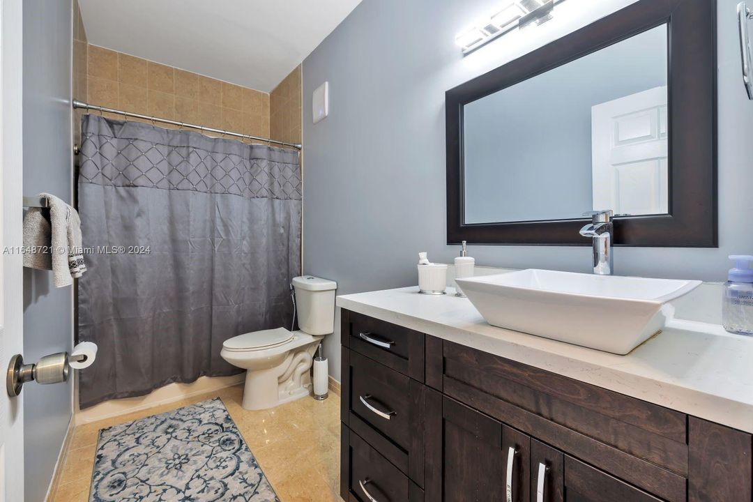 Active With Contract: $3,350 (3 beds, 2 baths, 1726 Square Feet)