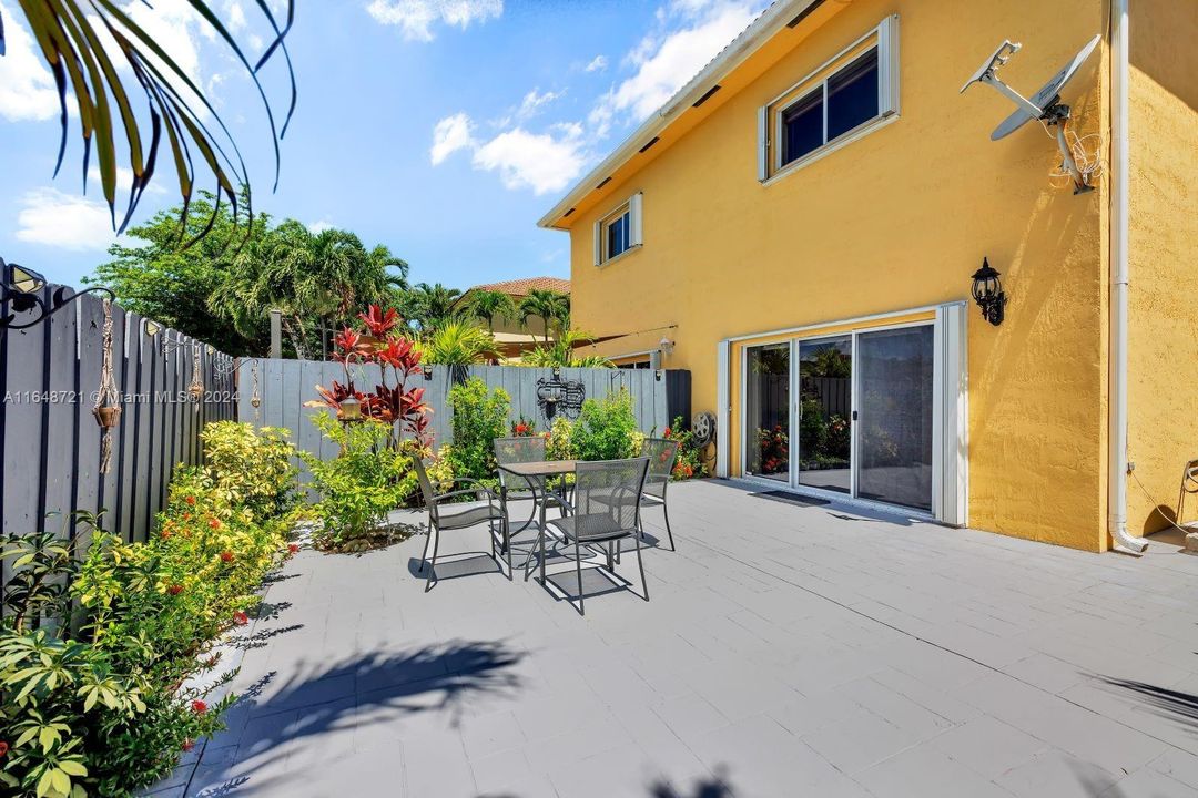 Active With Contract: $3,350 (3 beds, 2 baths, 1726 Square Feet)