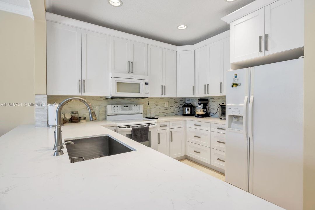 Active With Contract: $3,350 (3 beds, 2 baths, 1726 Square Feet)