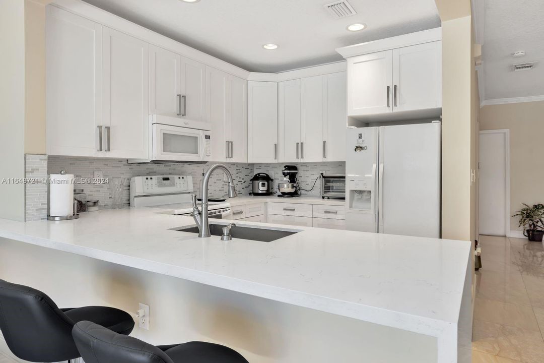 Active With Contract: $3,350 (3 beds, 2 baths, 1726 Square Feet)